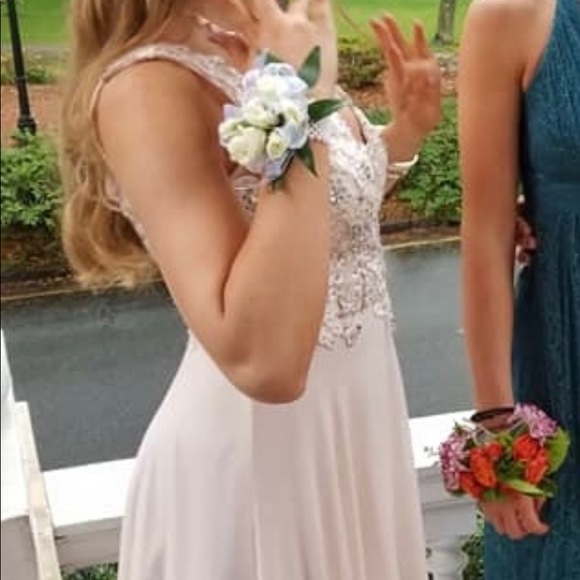 PROM DRESS - Picture 4 of 8